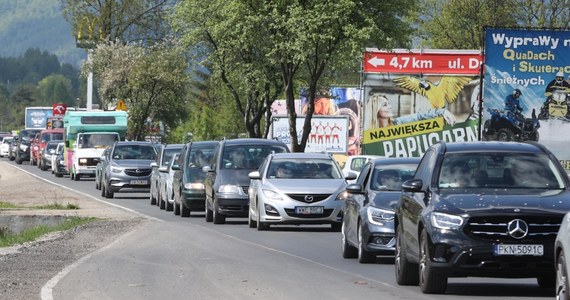 ​30 listopada 2021 r. po odbiorach oznakowania, wczesnym popołudniem, udostępniona zostanie dla ruchu jezdnia prawa S7 Lubień - Naprawa, w kierunku Zakopanego. Tym samym na jezdni lewej, w kierunku Krakowa, ruch odbywał się będzie także dwoma pasami - informuje rzecznik krakowskiego oddziału Generalnej Dyrekcji Dróg Krajowych i Autostrad Iwona Mikrut.