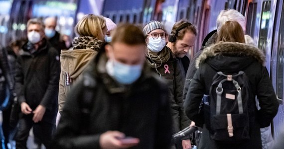 Pierwszy w Szwecji przypadek wersji koronawirusa Omikron potwierdzono u osoby mieszkającej w Skanii, która powróciła z południowej Afryki - poinformował w poniedziałek szwedzki Urząd Zdrowia Publicznego.