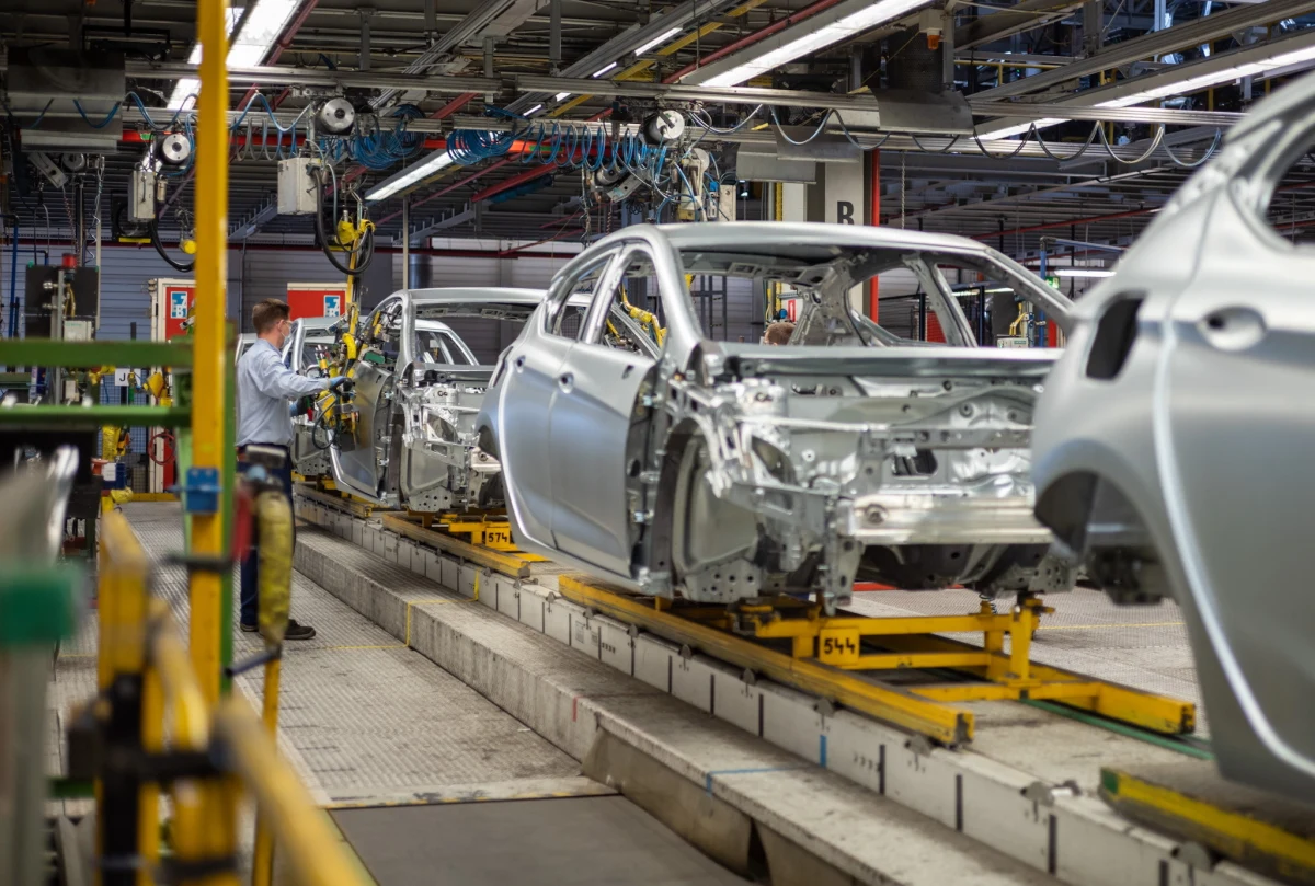 To jest historyczny dzień dla fabryki produkującej samochody w Gliwicach. Dziś zjechał z taśmy ostatni model Opel Astra. Przez ponad 20 lat firma wyprodukowała nieco ponad 1 800 000 sztuk tego popularnego samochodu.