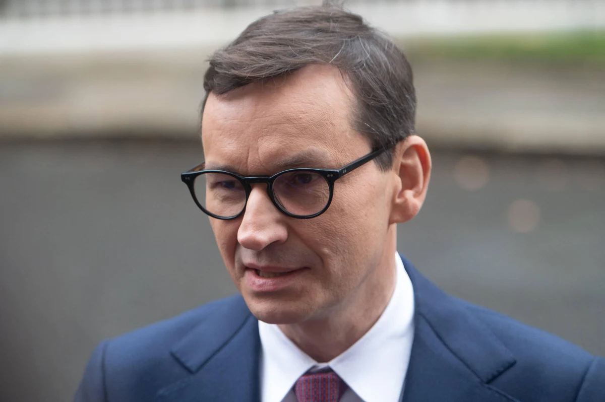 "Sytuacja na granicy polsko-białoruskiej, rosnące ceny gazy i gromadzenie się sił rosyjskich u granic Ukrainy pokazują, że Kreml i jego sojusznicy chcą zmiany systemu politycznego i destabilizacji regionu" - powiedział premier Mateusz Morawiecki w wywiadzie opublikowanym na portalu BBC. "Nie jest za późno na podjęcie działań przez sojuszników Polski" - dodał.