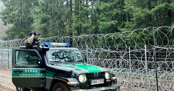 Agresywne grupy migrantów forsowały granicę w okolicach Mielnika i Szudziałowa - poinformowała we wtorek straż graniczna. Służby odnotowały też 134 próby nielegalnego przekroczenia granicy.