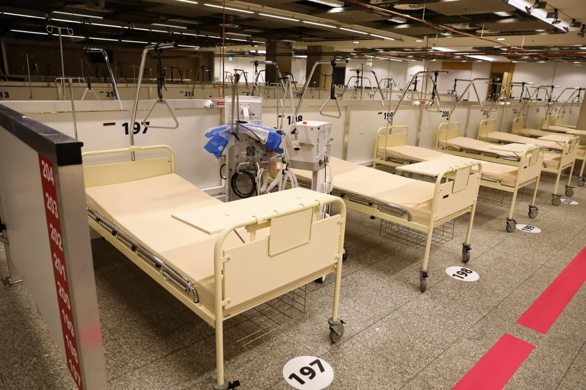 Aż 526 osób zmarło, które zachorowały na Covid-19  - podało Ministerstwo Zdrowia przedstawiając dane za ostatnią dobę. To najwięcej w czasie IV fali pandemii. Potwierdzono 19 074 zachorowania.