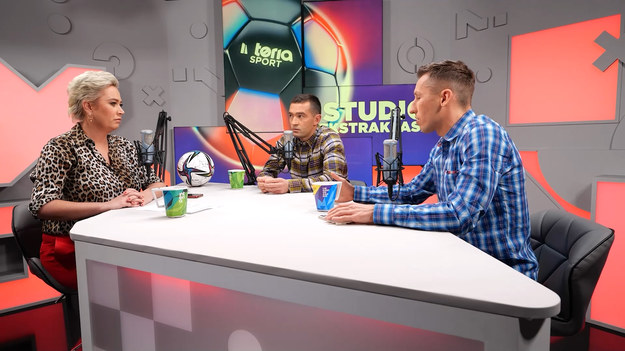 W 16. odcinku programu "Studio Ekstraklasa" gośćmi Pauliny Czarnoty-Bojarskiej byli Radosław Majewski i Łukasz Surma. Ekspert sędziowski Łukasz Rogowski za pośrednictwem wideorozmowy wspominał o kontrowersjach, które były w ostatniej kolejce. 

W każdym odcinku eksperci podsumowują najciekawsze wydarzenia kolejki PKO Bank Polski Ekstraklasy. Oglądaj w poniedziałki o 20:00 NA ŻYWO w Interii! Partnerem projektu jest PKO Bank Polski.
