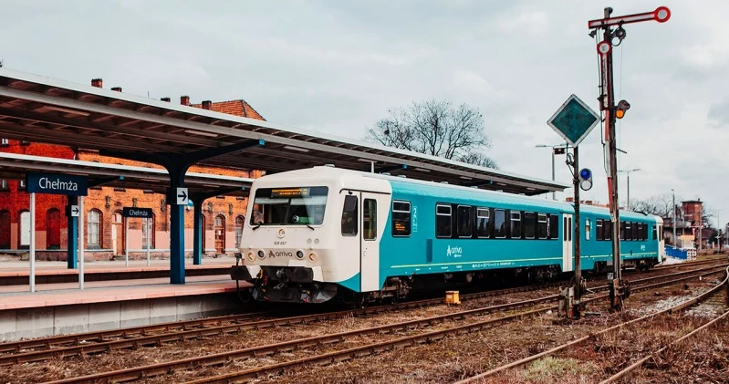 Pociąg Arrivy na stacji Chełmża w kujawsko-pomorskiem