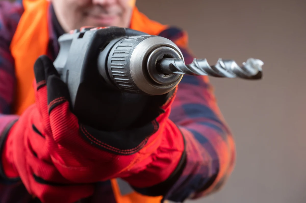 Wykładowca policyjnej szkoły w podwarszawskim Legionowie zatrzymany za oszustwo na... 5 złotych. Oficer wpadł w budowlanym supermarkecie w Jabłonnie w woj. mazowieckim. 