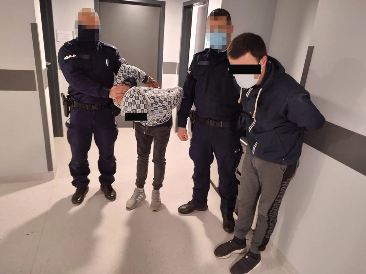 Policja z Ursynowa zatrzymała dwóch mężczyzn, którzy kradli paliwo ze stacji na ulicy Przyczółkowej. Obydwoje usłyszeli zarzuty, za które grozi im kara do 5 lat pozbawienia wolności.
