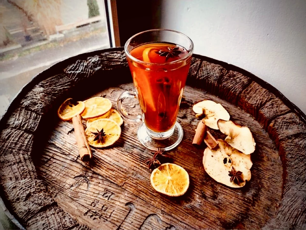 Klimaty zimowych ferii będzie można poczuć podczas Alpejskiego Weekendu, który odbędzie się w dniach 3-5 grudnia przy Piotrkowskiej w Łodzi. W wydarzeniu weźmie udział kilkanaście restauracji i kawiarni z najsłynniejszej ulicy w tym mieście.