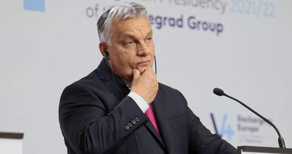Parlament Węgier, głosami Fideszu, uchwalił ustawę, pozwalającą rządowi na rozpisanie referendum w sprawie praw osób LGBT. Opozycja wstrzymała się od głosu. Reuters zauważa, że plebiscyt ma się odbyć w dniu wyborów, a rząd Viktora Orbana chce poprzedzić go kampanią na rzecz walki z "propagandą LGBT".