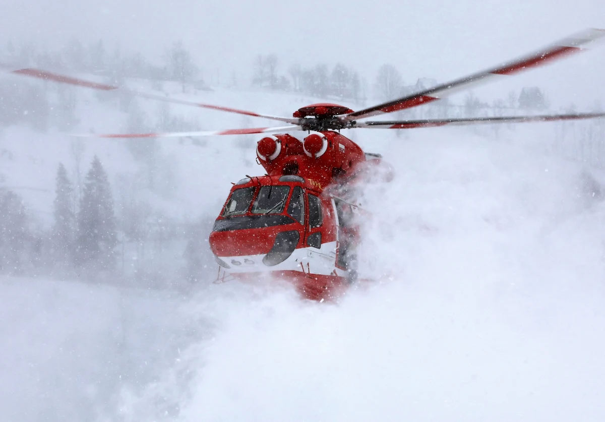 Bardzo złe warunki w Tatrach. Ratownicy TOPR sprowadzili po południu trójkę zmarzniętych turystów z rejonu Pośredniego Wierchu Goryczkowego. Wieczorem wyruszyli na kolejną wyprawę po turystkę, która utknęła w rejonie progu w Dolinie Pięciu Stawów Polskich.