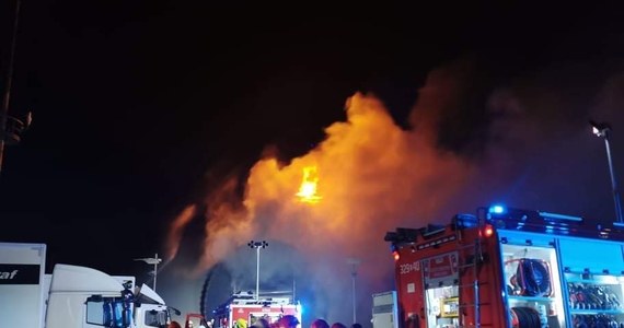 ​Pożar studia nagraniowego Alvernia Planet w Nieporazie w gminie Alwernia, nieopodal Krakowa. Ewakuowano 89 osób, jedna jest poszkodowana.