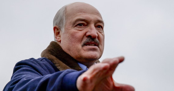 Alaksandr Łukaszenka ponownie oświadczył, że jest gotów zablokować tranzyt surowców energetycznych z Rosji do Europy, jeśli Polska zamknie granicę z Białorusią. Polityk udzielił wywiadu agencji Rosija Sievodnia. "My nie tak często jeździmy do Unii Europejskiej. Nasze interesy są dzisiaj w Rosji, w Chinach, na Wschodzie przede wszystkim" – powiedział białoruski lider.