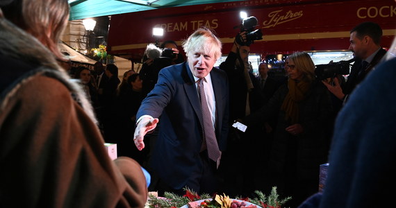 Brytyjski premier Boris Johnson został oskarżony w mediach na Wyspach o złamanie zasad lockdownu. Miało do tego dojść dokładnie rok temu przed świętami. Na czym miała polegać niedyskrecja premiera? 