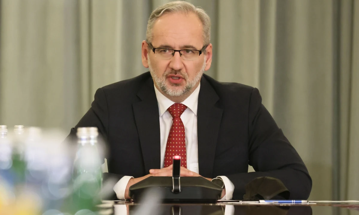 ​Spadek zachorowań na Covid-19 na Mazowszu może być dobrym prognostykiem w kontekście wyhamowywania epidemii, bo ten region często przesądza jak wygląda jej przebieg - zaznaczył minister zdrowia Adam Niedzielski podczas spotkania z prezydentem w sprawie Funduszu Medycznego.