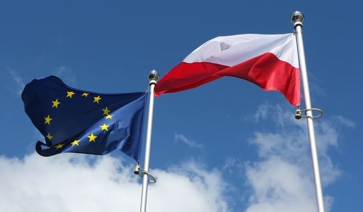 ​Za dwa tygodnie ministrowie ds. europejskich zajmą się kwestią praworządności w Polsce. Punkt ten został wpisany przez ambasadorów UE do agendy spotkania ministrów w dniu 14 grudnia. KE przedstawi wówczas informację na temat sytuacji praworządności w Polsce, a potem unijni ministrowie będą mogli zabrać głos. 
