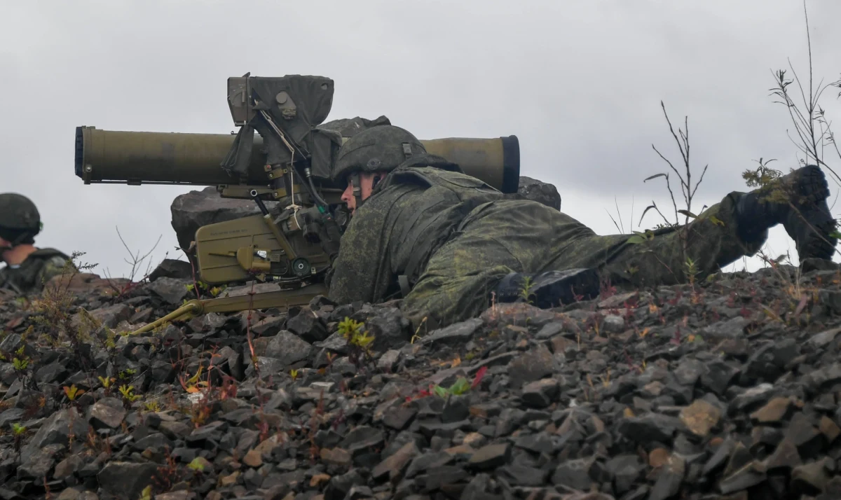 Mamy dowody na to, że Rosja planuje znaczne agresywne działania militarne przeciwko Ukrainie, a także działania mające zdestabilizować ten kraj od wewnątrz - oświadczył w środę w Rydze sekretarz stanu USA Antony Blinken. Jeżeli Rosja dokona inwazji na Ukrainę, spotkają ją poważne konsekwencje ekonomiczne - dodał.
