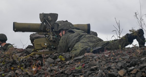 Mamy dowody na to, że Rosja planuje znaczne agresywne działania militarne przeciwko Ukrainie, a także działania mające zdestabilizować ten kraj od wewnątrz - oświadczył w środę w Rydze sekretarz stanu USA Antony Blinken. Jeżeli Rosja dokona inwazji na Ukrainę, spotkają ją poważne konsekwencje ekonomiczne - dodał.