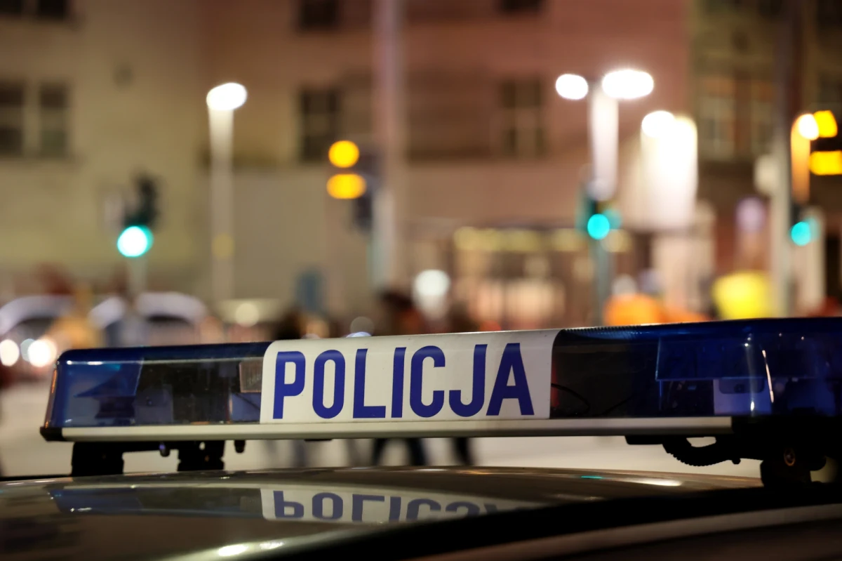 Jest akt oskarżenia w sprawie brutalnego zabójstwa starszego małżeństwa na warszawskim Grochowie. Mazowiecki wydział Prokuratury Krajowej chce, by za to głośne zdarzenie z lutego zeszłego roku odpowiedziały trzy osoby - sprawcy i zleceniodawca. Wszystkim grozi dożywocie. 