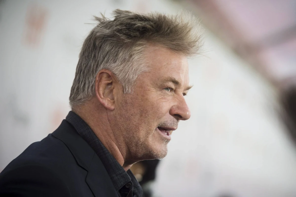 Amerykański aktor i gwiazdor filmowy Alec Baldwin oświadczył w wywiadzie dla telewizji ABC, że "nie pociągnął za spust" broni, która zabiła operatorkę i raniła reżysera na planie kręconego w Nowym Meksyku filmu "Rust". Był to pierwszy wywiad 63-letniego aktora od czasu tragicznego zdarzenia z 21 października. 