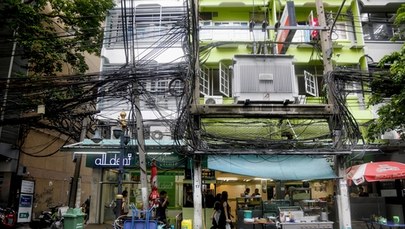 Bangkok tonie w kablach. Russell Crowe mówi "stop"