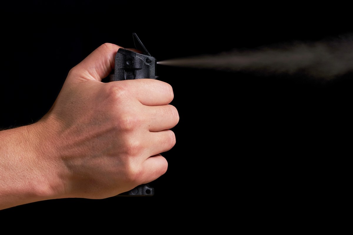 ​Policjanci z Leszna w Wielkopolsce użyli gazu pieprzowego wobec 39-latka, który był w sklepie bez maseczki. Podczas interwencji mężczyzna był agresywny - podała policja.