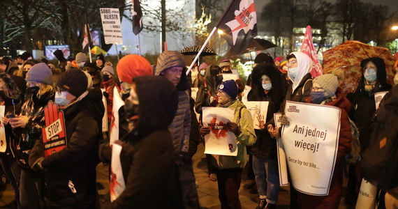 Sejm odrzucił w pierwszym czytaniu obywatelski projekt ustawy całkowicie zakazującej aborcji. Projekt zakładał, że przerwanie ciąży może być traktowane jako zabójstwo. W związku z tym za jej dokonanie mogłoby grozić od 5 do 25 lat więzienia lub dożywocie.