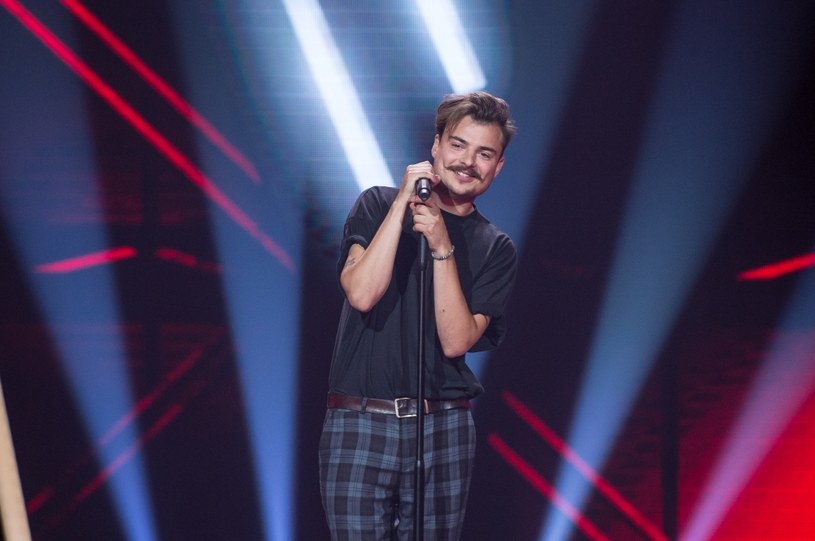 Wiktor Dyduła to finalista z "The Voice of Poland", który uznawany jest za głównego faworyta - oprócz Marty Burdynowicz - do zwycięstwa w programie. Jak wyglądała jego droga do finału talent show? 