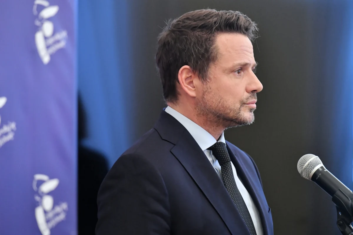 Polska jest polem bitwy między wolnością i autorytaryzmem i choć wciąż jest demokracją, to jest tak dzięki sile opozycji - oświadczył prezydent Warszawy Rafał Trzaskowski, występując wirtualnie przed podkomisją spraw zagranicznych Izby Reprezentantów. Polityk wezwał USA do dalszego wspierania społeczeństwa obywatelskiego.