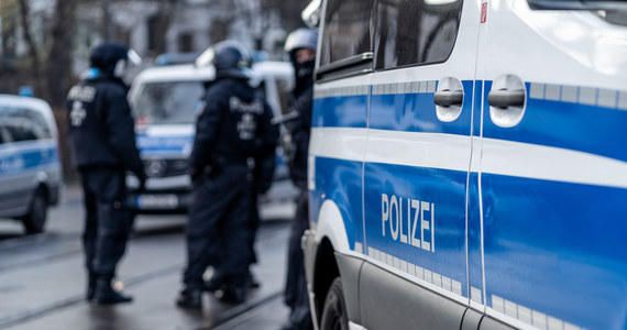 4,03 promila alkoholu w wydychanym powietrzu miał niemiecki kierowca, którego wczoraj zatrzymała policja na autostradzie A2 w pobliżu Hanoweru - poinformowała agencja dpa.