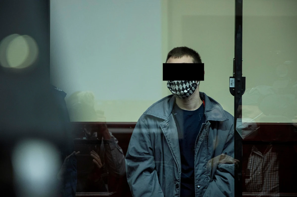 Sąd Apelacyjny we Wrocławiu uwzględnił zażalenie świdnickiej prokuratury i przedłużył o pół roku areszt dla Marcelego C., oskarżonego o zabójstwo ze szczególnym okrucieństwem swoich rodziców i młodszego brata w ubiegłym roku w Ząbkowicach Śl. Wcześniej sąd uchylił areszt wobec C.