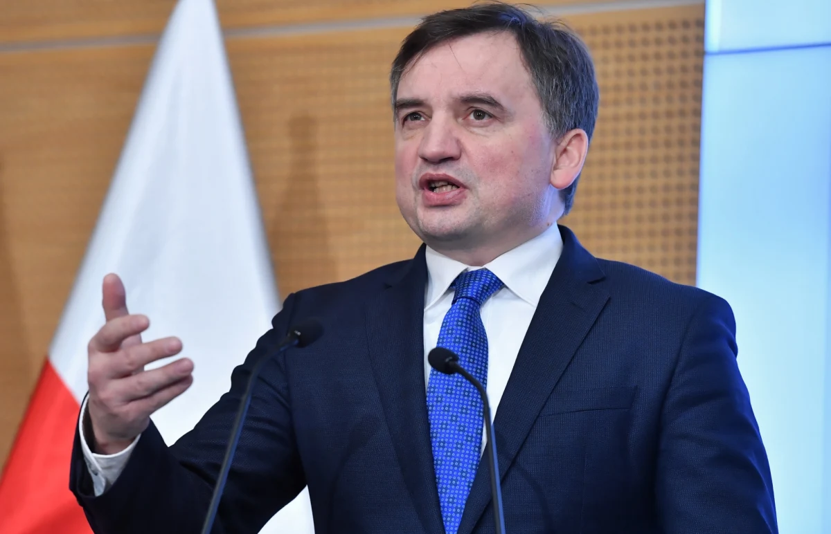 Sprawa Jerzego Urbana, uniewinnionego prawomocnie przed rokiem w procesie o obrazę uczuć religijnych, trafiła do nowej izby Sądu Najwyższego. Skargę nadzwyczajną w tej sprawie wniósł prokurator generalny Zbigniew Ziobro, który domaga się ponownego rozpatrzenia sprawy.