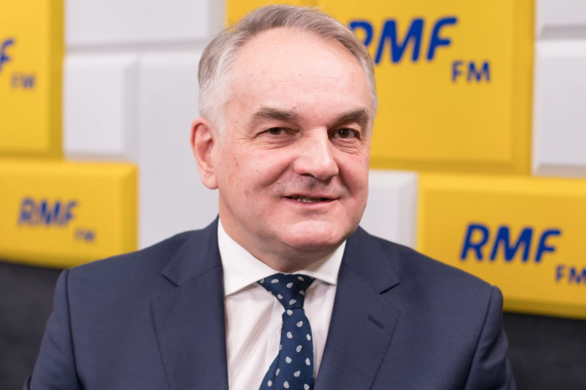 "Władysław Kosiniak-Kamysz dosyć mocno mówi o potrzebie stworzenia mocnej trzeciej siły. Trzeba wyjść poza ten toksyczny związek PiS-u i PO i budować mocną ofertę, która będzie dawała ludziom możliwość wyboru" – powiedział w Popołudniowej rozmowie w RMF FM Waldemar Pawlak. "Jak będziemy mieli 3-4 ugrupowania to w wyborach możemy wybierać większe dobro. Jak są spolaryzowane i skłócone środowiska to jesteśmy często skazani na wybieranie mniejszego zła" – uważa były szef Polskiego Stronnictwa Ludowego". 