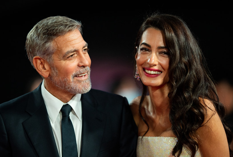 George Clooney wyjawił, że miał szansę zainkasować 35 mln dolarów za udział w reklamie linii lotniczych pewnego kraju. Odmówił, gdyż oferta pochodziła z państwa o wątpliwej reputacji.