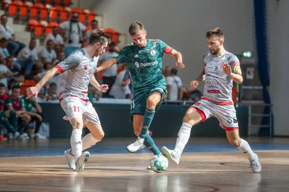 Starcie lidera z wiceliderem, derby Warszawy i spotkanie "za sześć punktów" w strefie spadkowej. 14. kolejka STATSCORE Futsal Ekstraklasy z pewnością nie zawiedzie od względem emocji.