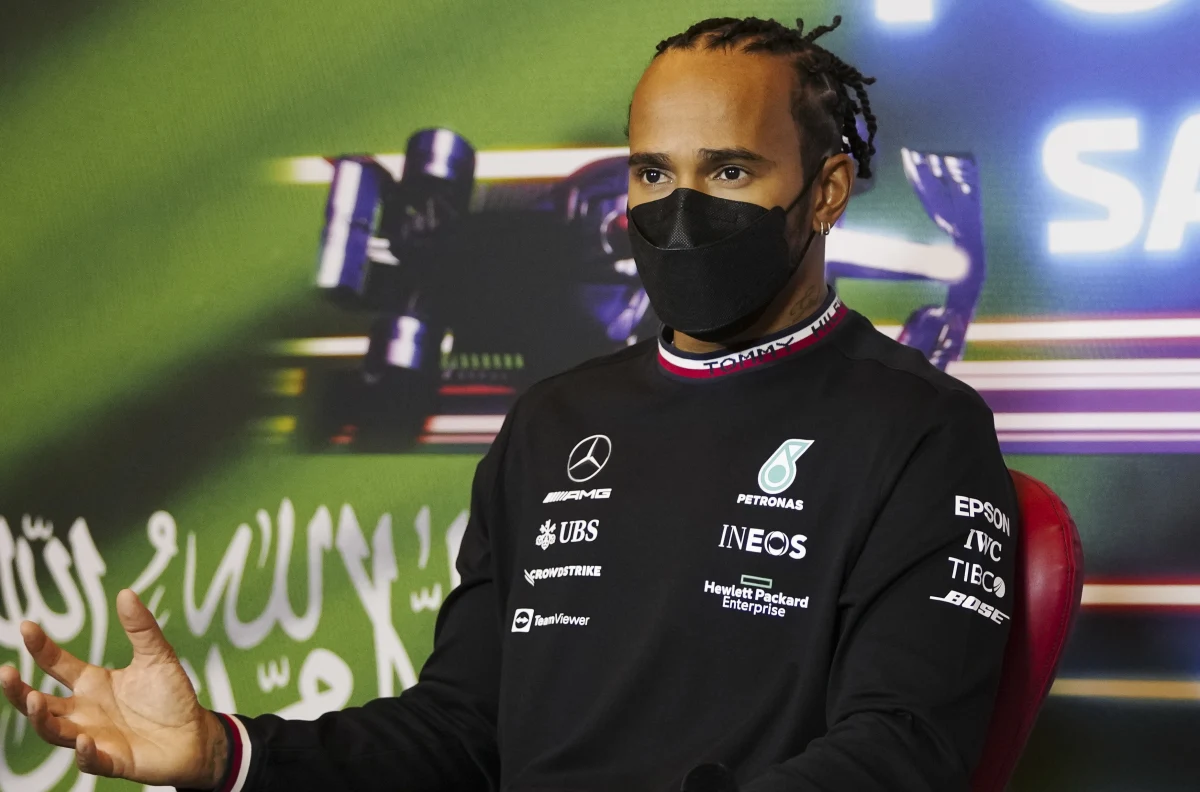 ​Brytyjczyk Lewis Hamilton (Mercedes) był najszybszy na obu treningach przed niedzielnym wyścigiem Formuły 1 o Grand Prix Arabii Saudyjskiej. Jego rywal w walce o tytuł mistrza świata Holender Max Verstappen (Red Bull) zajął drugie i czwarte miejsce.