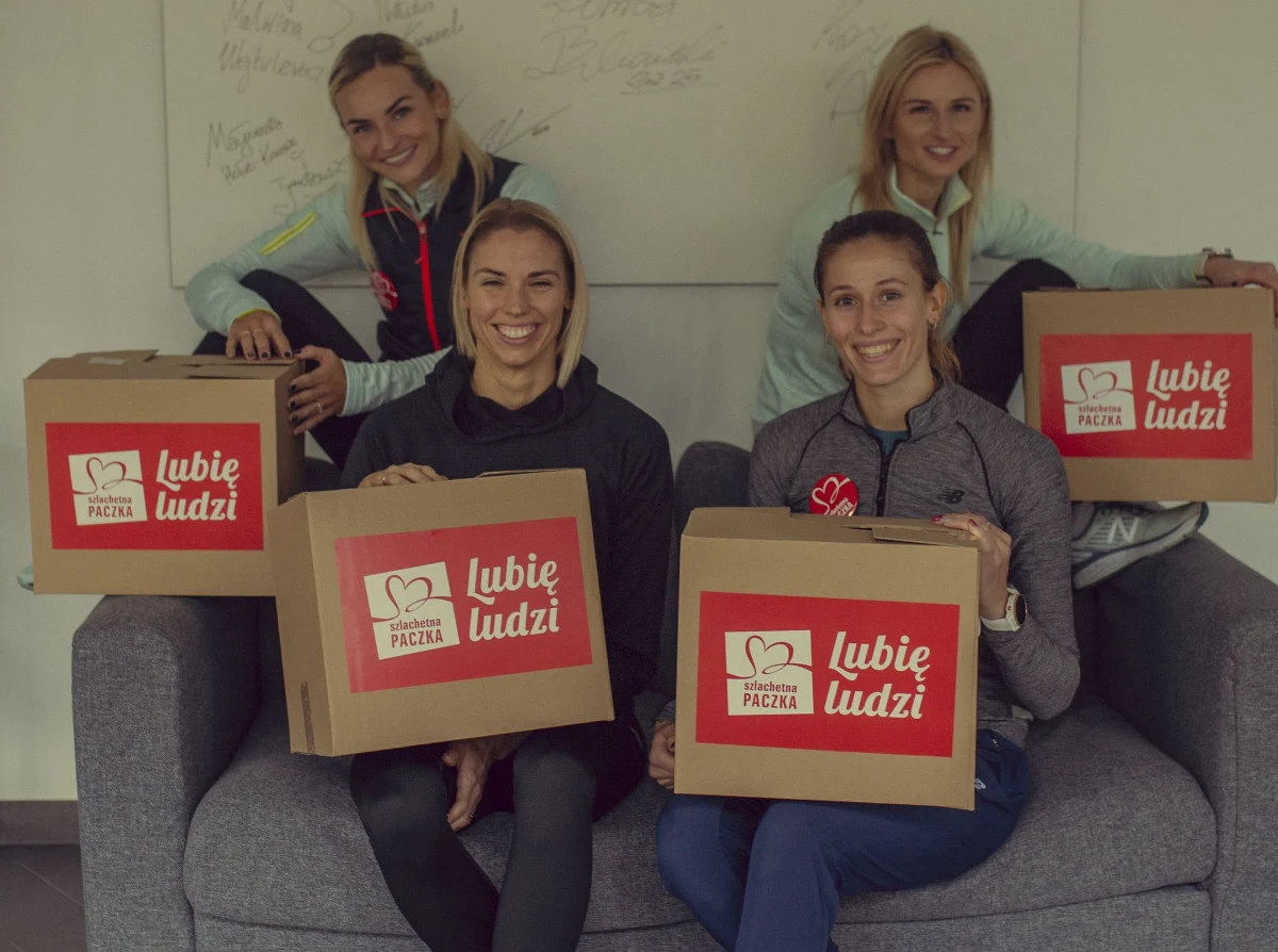 Przed nami ostatni tydzień tegorocznej edycji Szlachetnej Paczki. Na ostatniej prostej Paczkę wspierają sportowcy, którzy reprezentowali Polskę na Igrzyskach Olimpijskich i Paraolimpijskich w Tokio. Srebrne medalistki w sztafecie 4x400 m, rekordzistka świata we wspinaniu na czas, siatkarze oraz medaliści Igrzysk Paraolimpijskich w tenisie stołowym i skoku wzwyż przygotowali Szlachetną Paczkę dla rodziny pani Ani i pana Marka. Sportowcy apelują: ty też masz wpływ na to, jak potoczy się ostatnia prosta tej edycji Szlachetnej Paczki! Wejdź na stronę www.szlachetnapaczka.pl i pomóż tym, którzy najbardziej tego potrzebują.