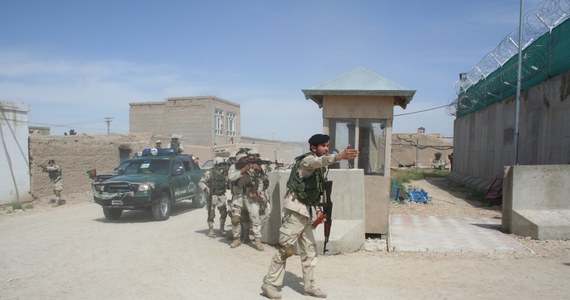 ​Francja zorganizowała misję ewakuacyjną w Afganistanie, zabierając 258 Afgańczyków, którzy pracowali jako dziennikarze lub byli zatrudnieni przez francuskie siły zbrojne, a także 11 Francuzów i około 60 Holendrów oraz kilkadziesiąt osób z nimi powiązanych - poinformowało Ministerstwo Spraw Zagranicznych. W wydanym oświadczeniu resort przekazał, że operacja została zorganizowana z pomocą Kataru. 