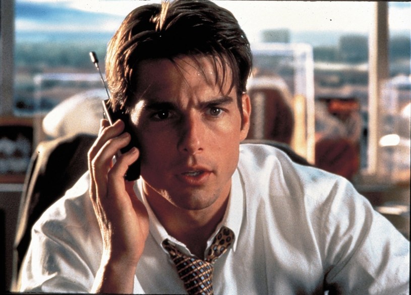 W 1996 roku, ku zaskoczeniu wielu osób, Tom Cruise zdecydował się wcielić w postać zupełnie różną od tych, które uczyniły z niego supergwiazdę. Zachwycił się agentem sportowym, który występuje przeciwko zakłamaniu panującemu w branży, za co zostaje porzucony niemal przez wszystkich. Dzięki ciężkiej pracy i miłości udaje mu się jednak odbudować swoją pozycję. 6 grudnia 2021 roku mija 25 lat od premiery "Jerry’ego Maguire’a". 