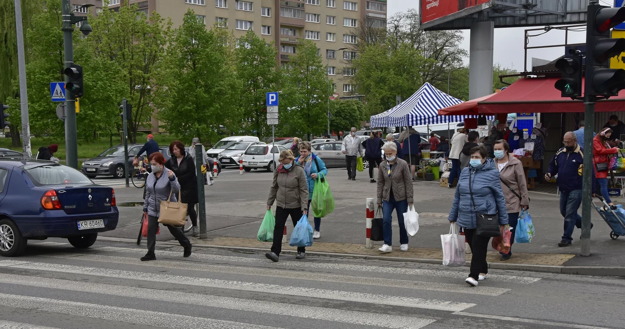 Przechodnie w Krakowie; zdj. ilustracyjne