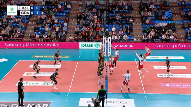 Skrót meczu 10. kolejki PlusLigi Asseco Resovia – Trefl Gdańsk 0:3 (21:25, 20:25, 21:25)

Asseco Resovia Rzeszów: Krulicki, Muzaj, Deroo, Kozamernik, Bucki, Kochanowski, Tammemaa, Drzyzga, Woicki, Buszek, Cebulij, Krzyżak, Puczkowski, Curzytek, Kowalik
Libero: Potera, Zatorski
Trefl Gdańsk: Lipiński, Wlazły, Ciok, Kozub, Nasevich, Sasak, Reichert, Kampa, Urbanowicz, Mika, Mordyl, Crer, Zaleszczyk, Łaba
Libero: D. Pruszkowski, M. Olenderek

