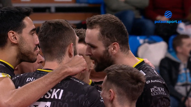 Fragmenty meczu 10. kolejki PlusLigi 2021/22 Asseco Resovia Rzeszów – Trefl Gdańsk 0:3 (21:25, 20:25, 21:25). Najlepsze akcje Mateusza Miki (MVP, 12/16 = 75% skuteczności w ataku + 1 as serwisowy + 2 bloki).