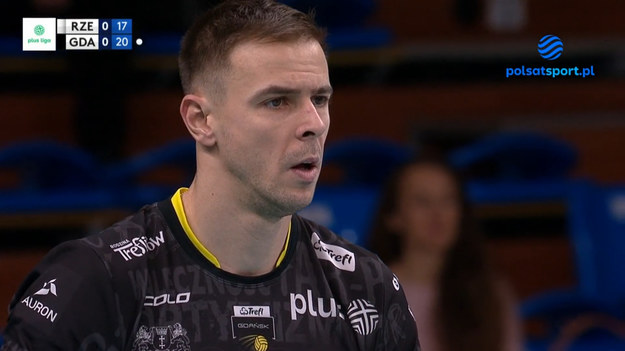 Fragmenty meczu 10. kolejki PlusLigi 2021/22 Asseco Resovia Rzeszów – Trefl Gdańsk 0:3 (21:25, 20:25, 21:25).