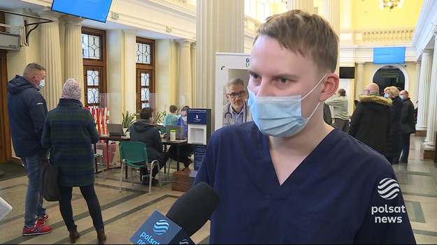 Co raz częściej sam respirator nie wystarcza — potrzebne jest ECMO czyli aparatura natleniająca krew. Taka sytuacja, dotycząca chorych na koronawirusa, jest m.in. w szpitalu klinicznym w Poznaniu, gdzie wszystkie tego typu urządzenia są już zajęte. Co więcej, ratują życie pacjentów ze średnią wieku 33 lata. Szpitalne dramaty powoli, ale trafiają do nieprzekonanych. W całym kraju rośnie liczba chętnych zgłaszających się na pierwszą dawkę. Materiał dla "Wydarzeń" przygotowała Agnieszka Milczarz
