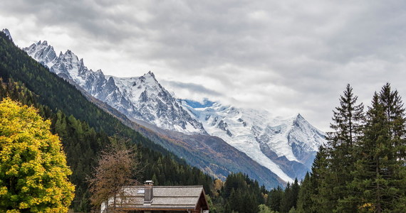 Francuski wspinacz dostał połowę skarbów, jakie w 2013 roku znalazł na Mont Blanc. Była to skrzynia wypełniona rubinami, szafirami i szmaragdami. Prawdopodobnie należała do jednej z ofiar indyjskiego samolotu, który pół wieku temu rozbił się we francuskich Alpach.