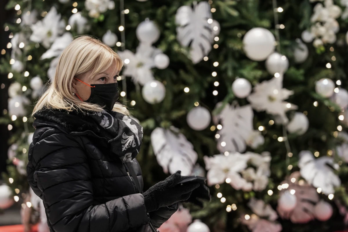 Ministerstwo Zdrowia poinformowało o 13 tys. 250 nowych zakażeniach koronawirusem. W ciągu ostatniej doby zmarło 25 pacjentów z Covid-19. Tylko w ciągu minionych 24 godzin do szpitali trafiło 514 osób z koronawirusem. 