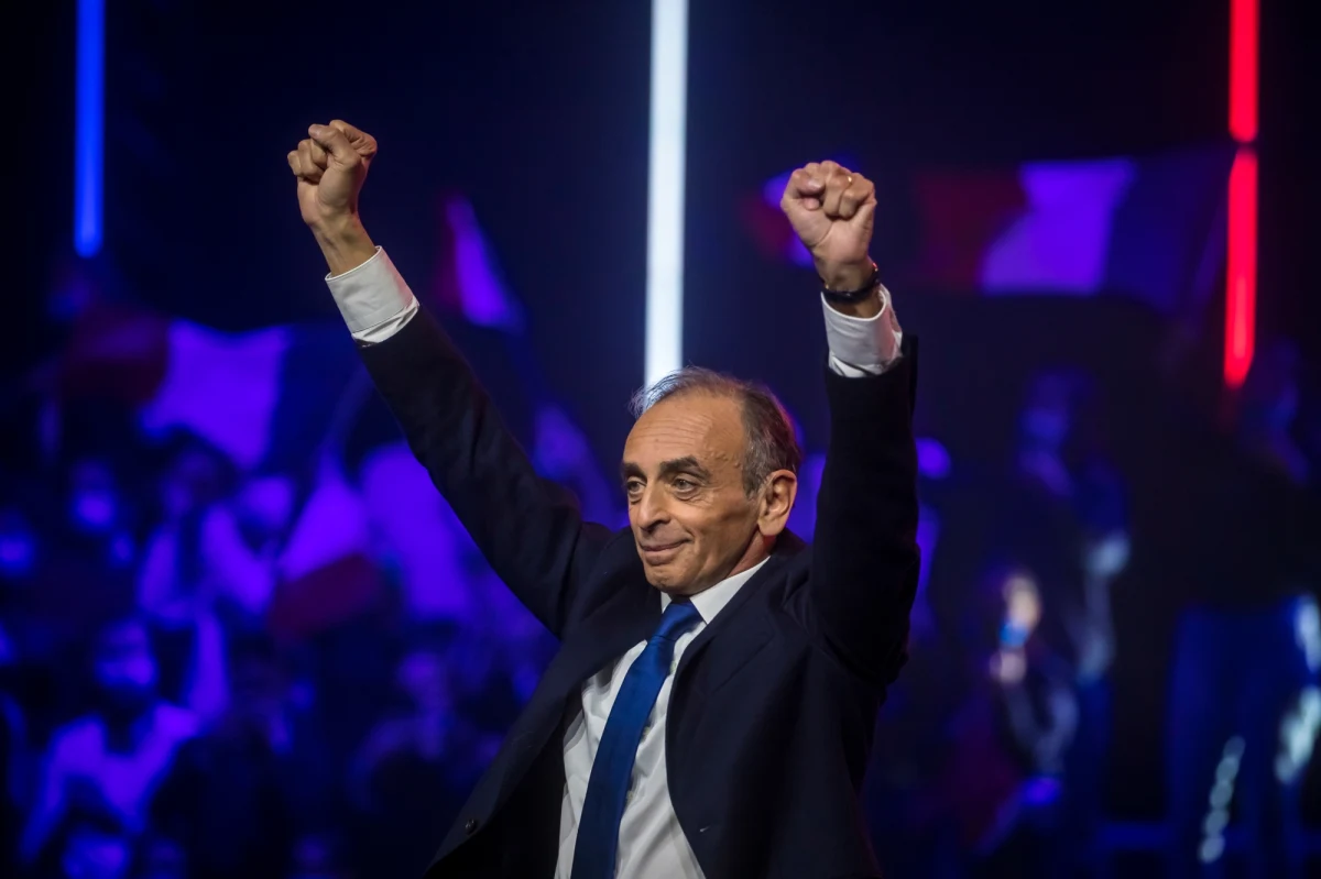 Prawicowy publicysta i kandydat w wyborach prezydenckich w 2022 r. Eric Zemmour został zaatakowany na swoim wiecu wyborczym w niedzielę wieczorem – poinformował Antoine Diers, rzecznik prasowy nowego ruchu politycznego Rekonkwista.