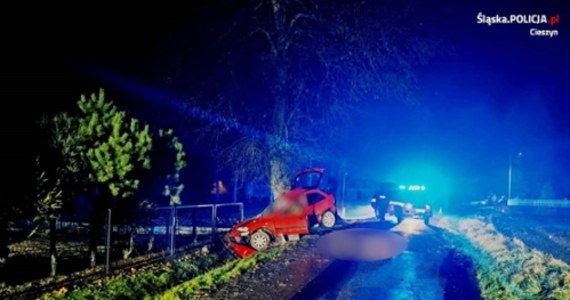​Tragedia na drodze w Mnichu w Śląskiem. W wypadku samochodowym zginęli dwaj mężczyźni. Jak się okazało, tuż przed wypadkiem auto zostało skradzione.