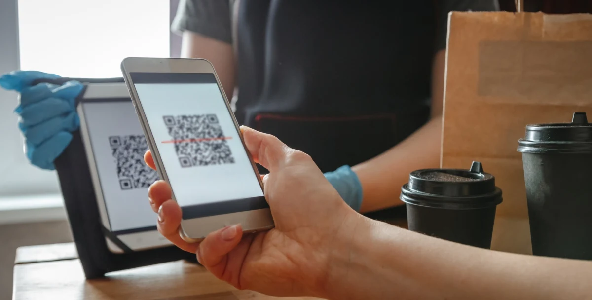 ​Większość Polaków popiera obowiązkowe certyfikaty covidowe przy wchodzeniu do sklepów, restauracji, placówek kulturalnych, zakładów pracy czy kościołów - wynika z sondażu United Surveys dla RMF FM i "Dziennika Gazety Prawnej".