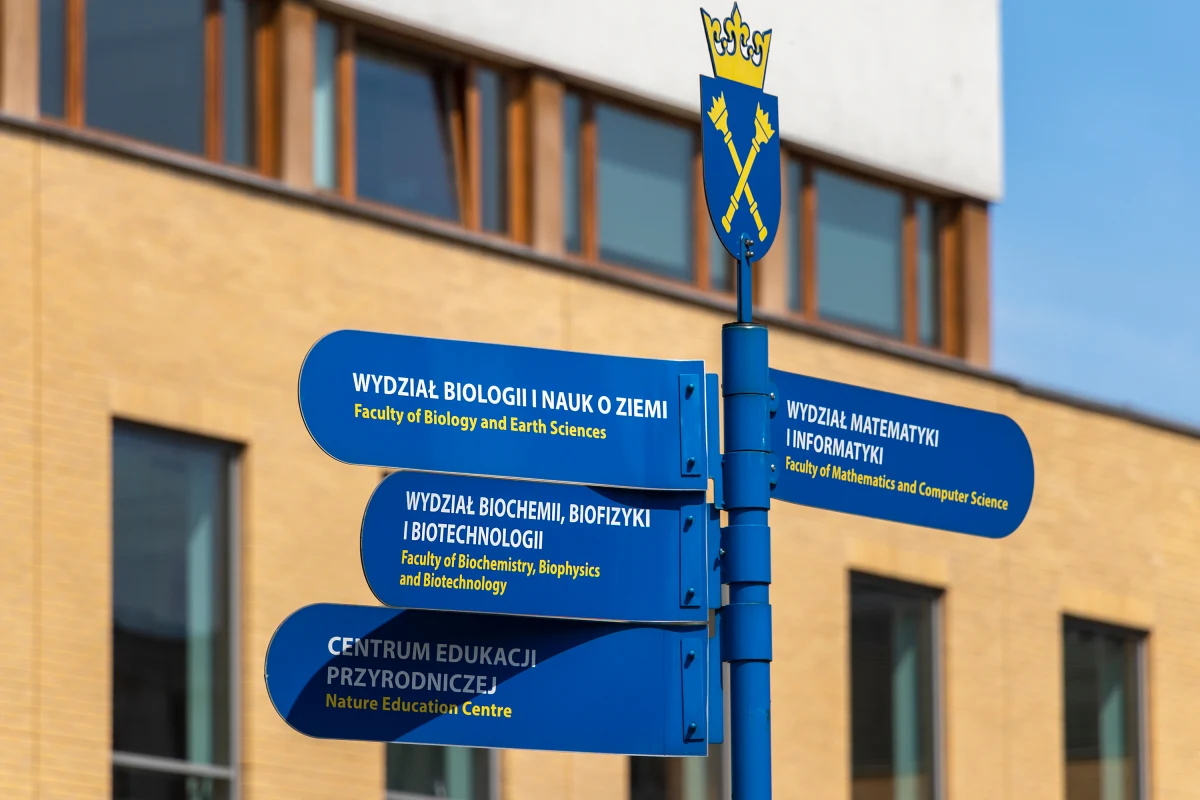 Największe krakowskie uczelnie wyższe przechodzą na zdalne nauczanie w okresie świątecznym - od 20 grudnia do 9 stycznia - wynika komunikatu, zamieszczonego na stronie internetowej Uniwersytetu Jagiellońskiego. Informację potwierdziło biuro uczelni.