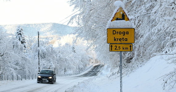 W sześciu województwach w południowo-wschodniej Polsce drogi mogą być oblodzenie - ostrzega Instytut Meteorologii i Gospodarki Wodnej. Według prognoz 