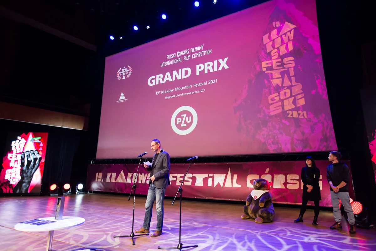 Jest pierwszym Polakiem wyróżnionym przez najbardziej prestiżową organizację honorującą dokonania najwybitniejszych twórców filmów górskich. Wcześniej ten zaszczytny tytuł otrzymali tak sławni twórcy jak m. in.  Werner Herzog, Kurt Diemberger czy Alastair Lee. Ta nagroda to wyraz uznania dla twórców, których wkład w kino i kulturę górską wyznacza trajektorię rozwoju tej dziedziny w XXI w.
